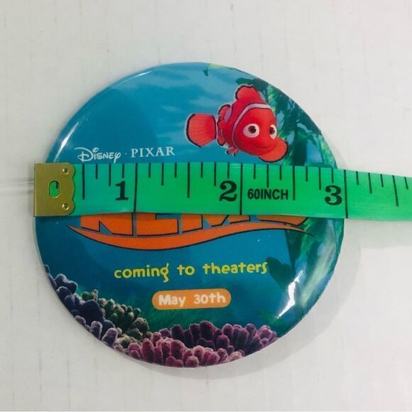 Disney Pixar Finding Nemo DVD advertising pin on button - Picture 4 of 4